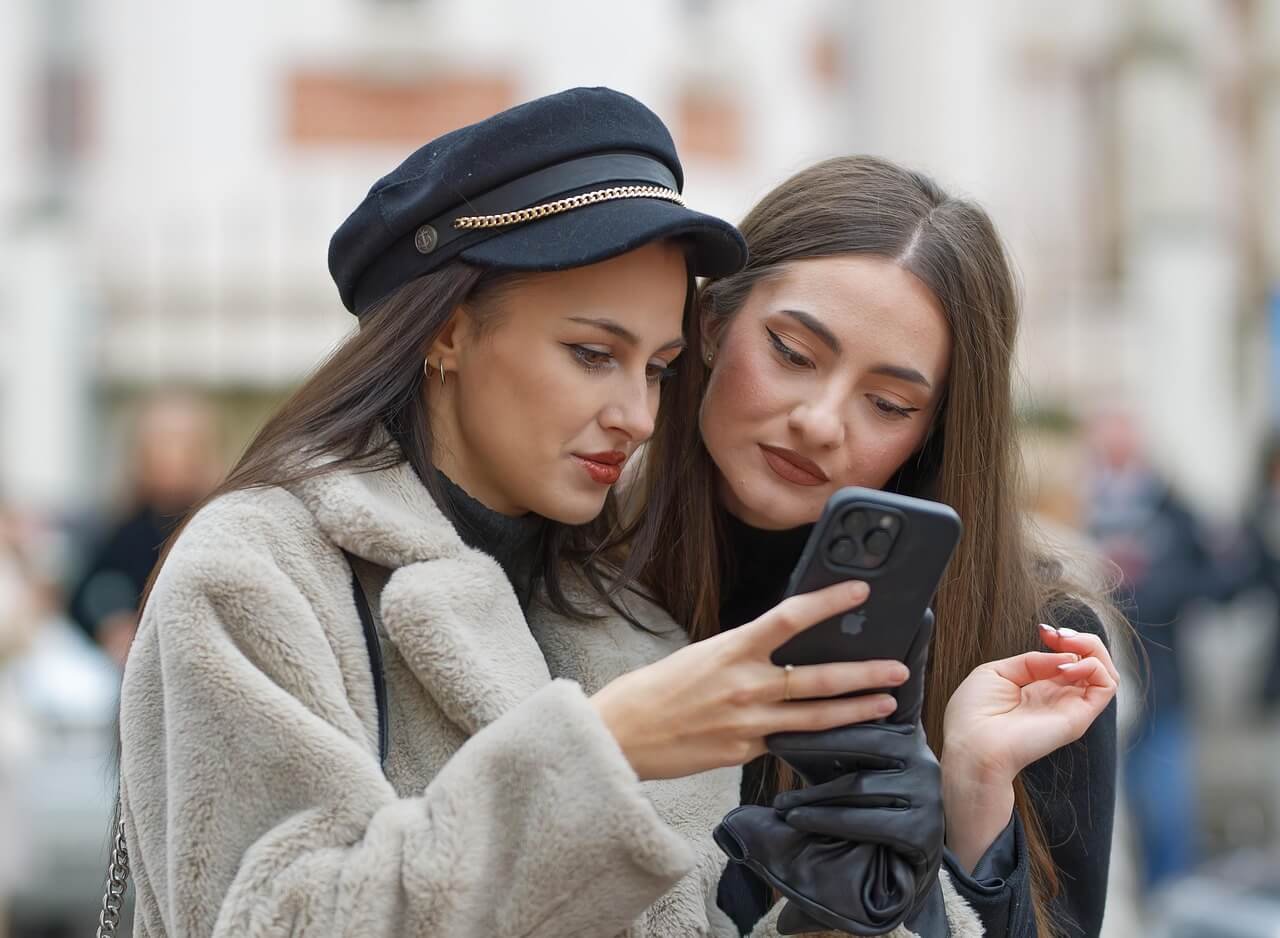 Exemplos de prova social em e-commerce: avaliações, depoimentos e selos de confiança